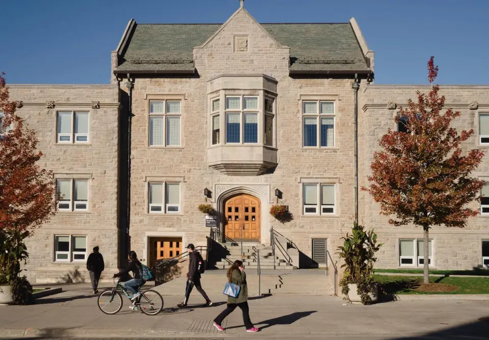 Queen's campus