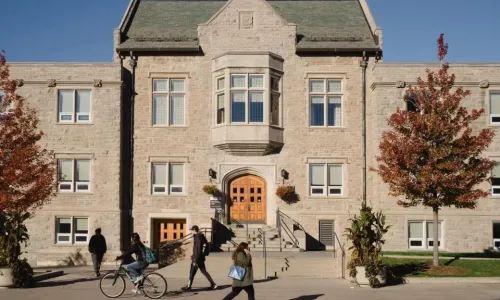 Queen's campus