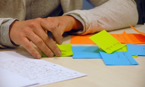 post it notes on a table