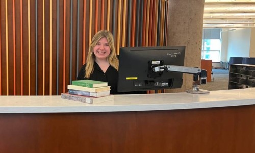 student at stauffer information services desk
